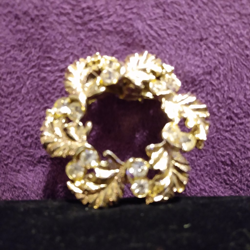 Gold Tone Wreath With Crystals